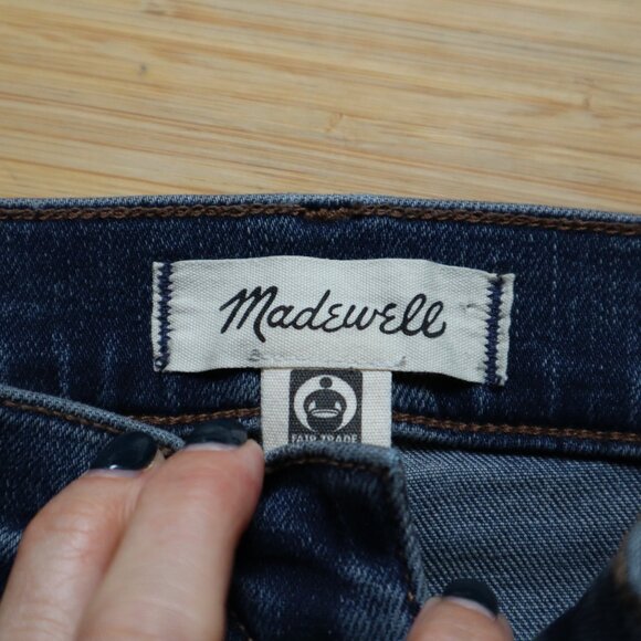 Madewell 27P mid rise kick out flare- Lenior Wash - Picture 4 of 9